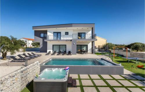 5 Bedroom Amazing Home In Galizana — 5-Star Luxury Hotel in Galizana, Croatia