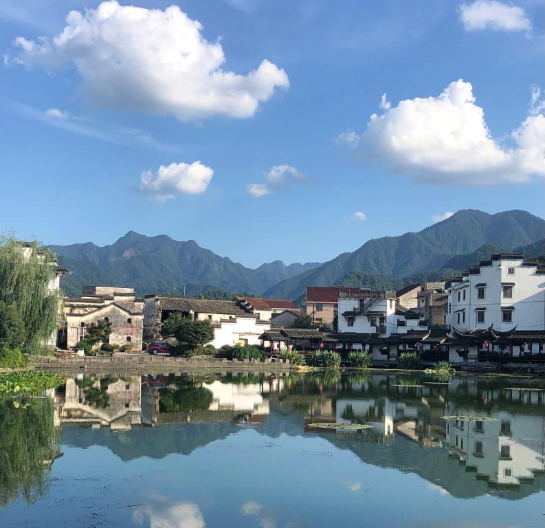 Hangzhou Eight Blessings Inn 200 years old courtyard house — 4-Star Luxury Hotel in Hangzhou, People's Republic of China