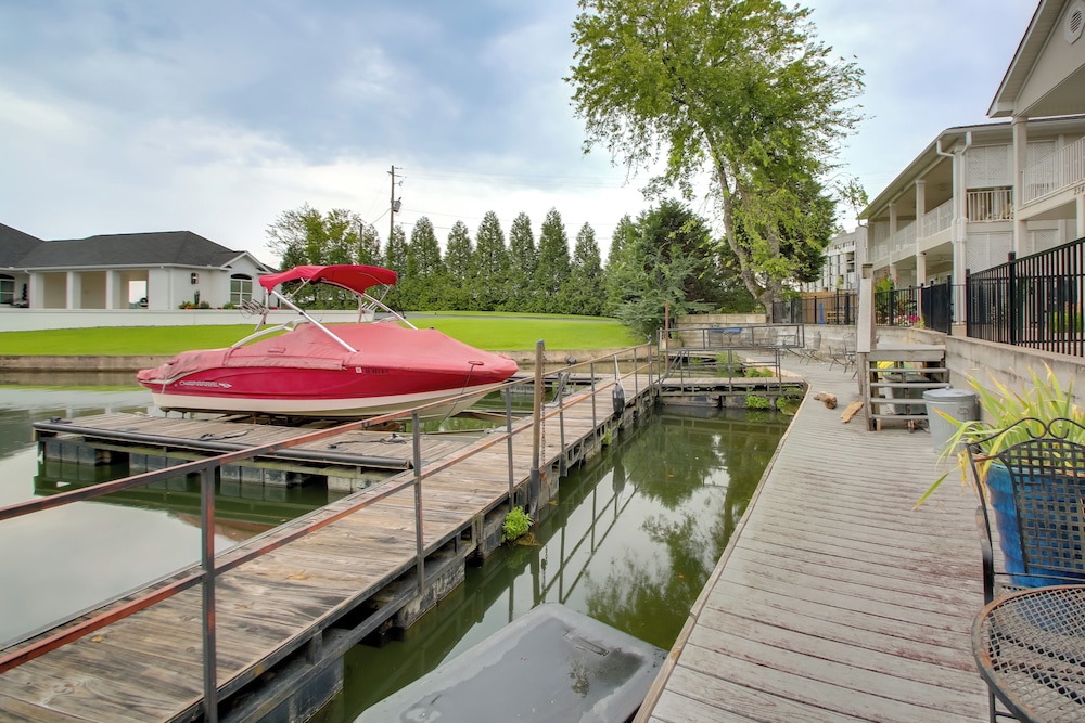 Lakefront Hot Springs Duplex w Shared Dock - photo 24