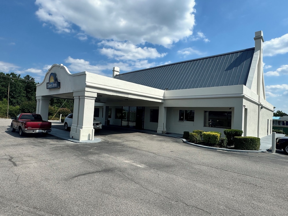 Days Inn by Wyndham Emporia - featured photo