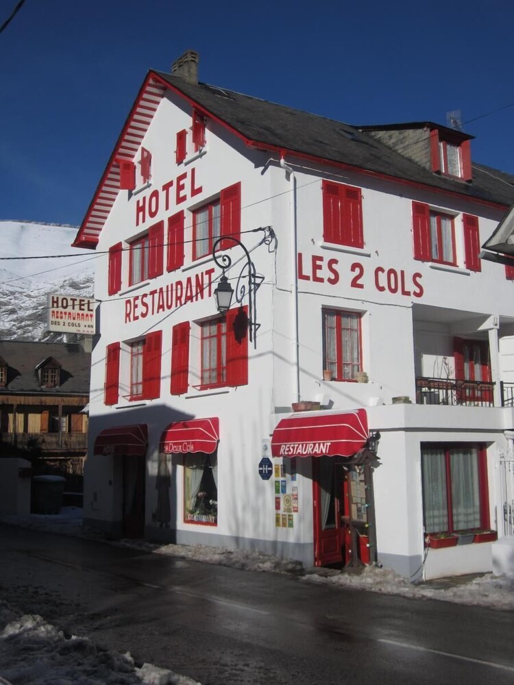 Hôtel les Deux Cols — hotel in Campan