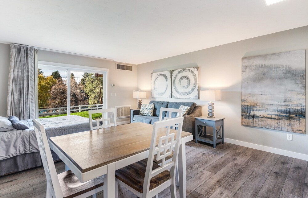 Bend Riverside Inn & Suites - photo 212