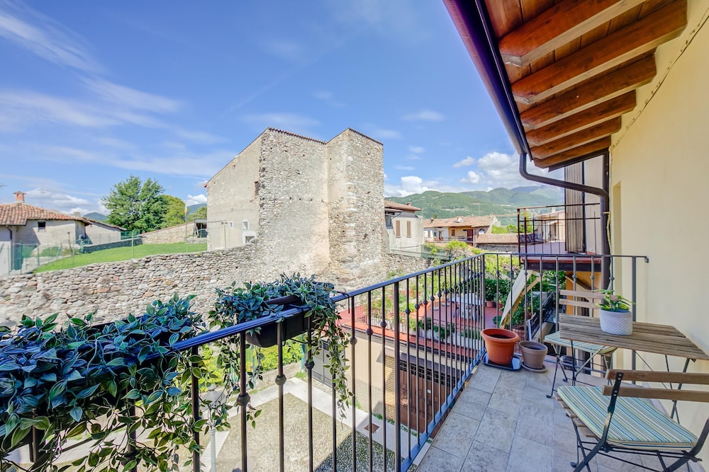 Henry historic Center 300mt From Lake — 4-Star Luxury Hotel in San Felice Del Benaco, Italy