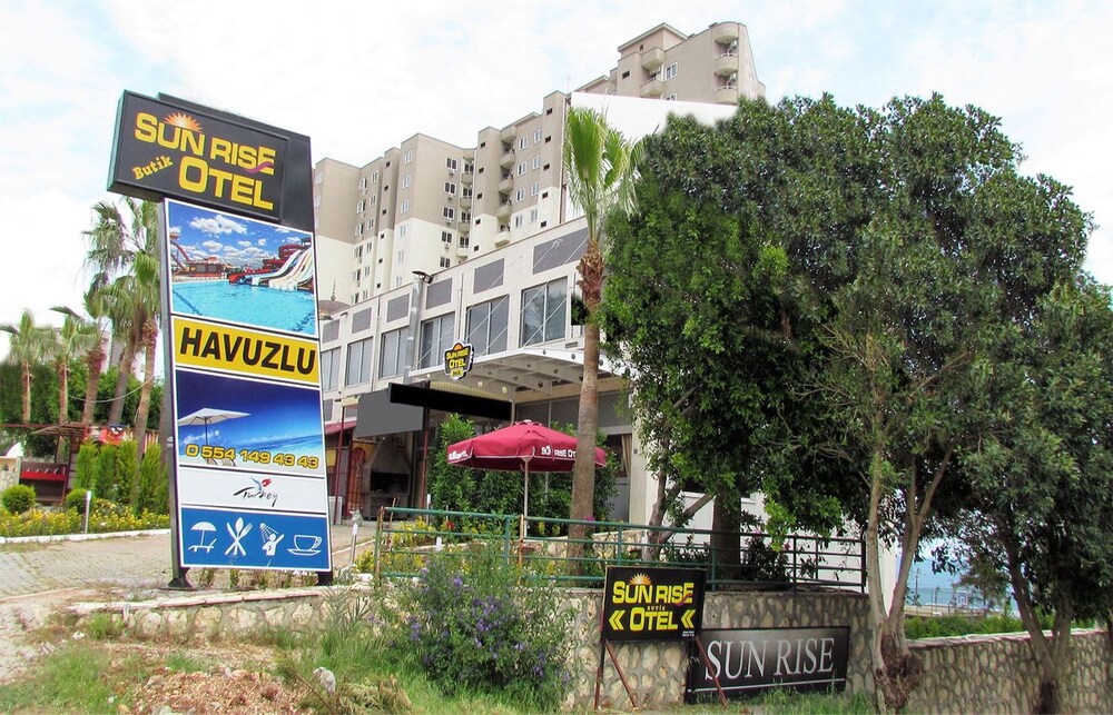 Sunrise Hotel — Erdemli