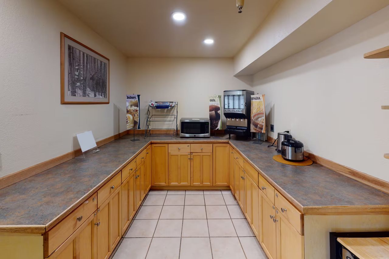 Baymont Inn & Suites by Wyndham Anchorage Airport - photo 19
