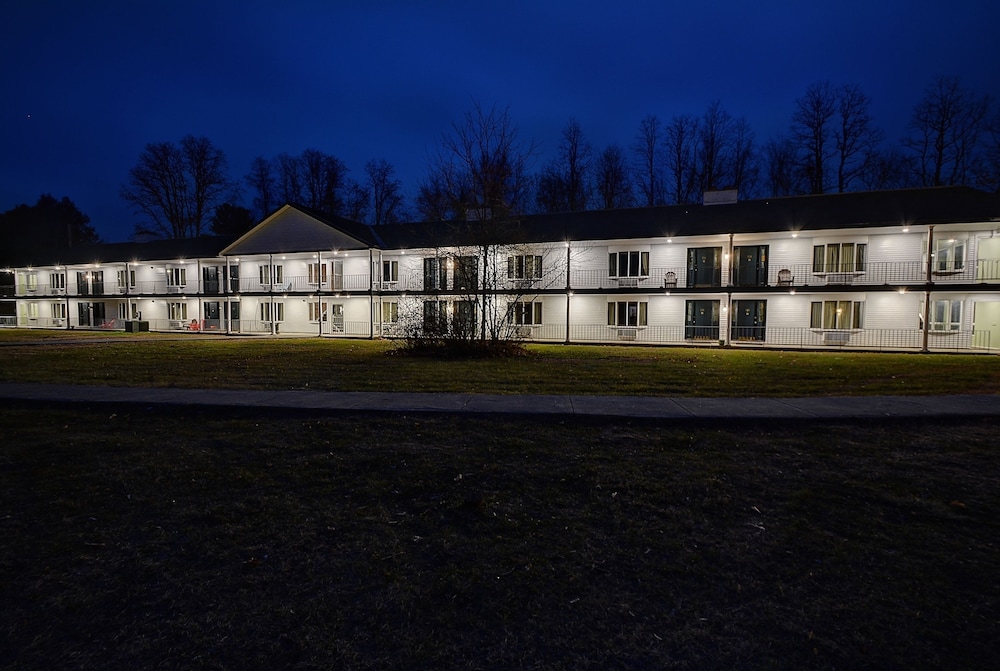 Colonial Motel And Spa - photo 43