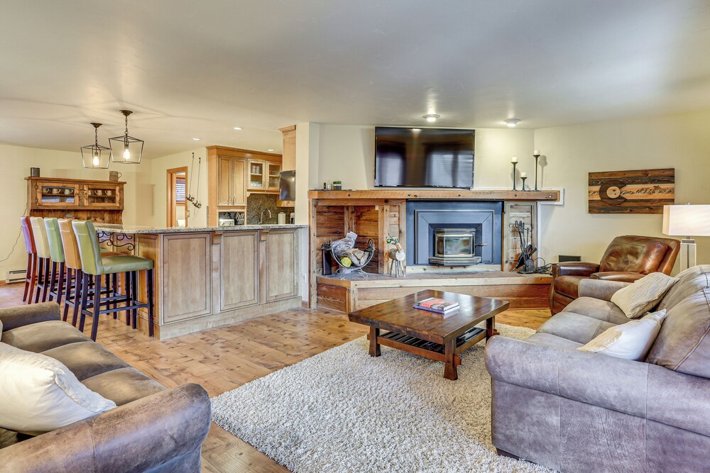 2 Mtn view Decks East Vail Unit By Trails & Bus — 4-Star Luxury Hotel in Vail, United States
