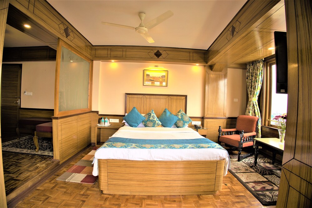 Dekeling Hotel — Darjiling — photo 4