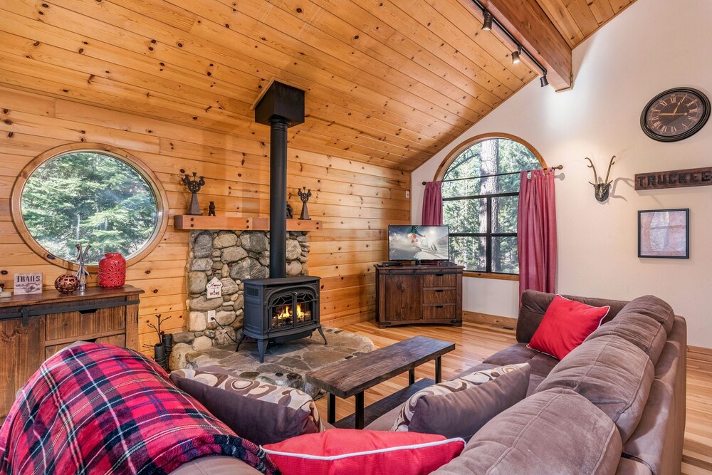 The Bear's Lair House — 4-Star Luxury Hotel in Truckee, United States