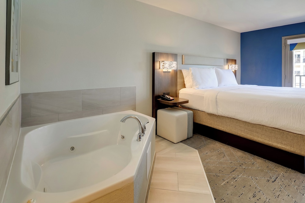 Holiday Inn Express Hotel & Suites Branson 76 Central by IHG - photo 11