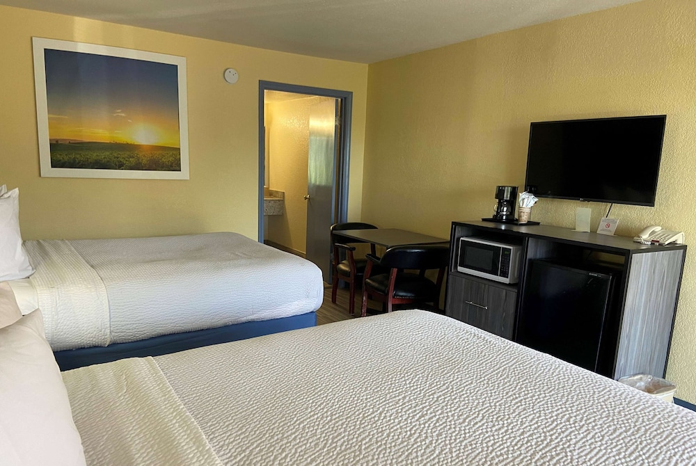 Days Inn by Wyndham Okmulgee - photo 15