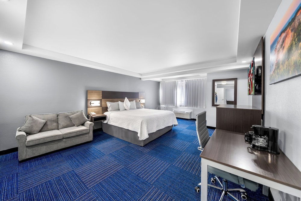 Admiralty Inn & Suites a Red Collection Hotel - photo 10