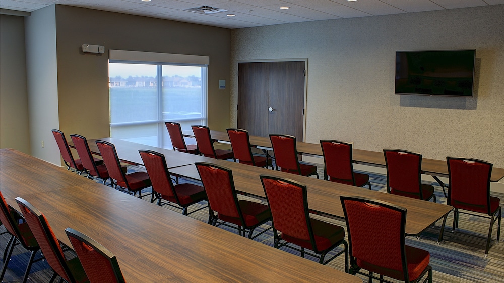 Holiday Inn Express & Suites Spencer by IHG - photo 31