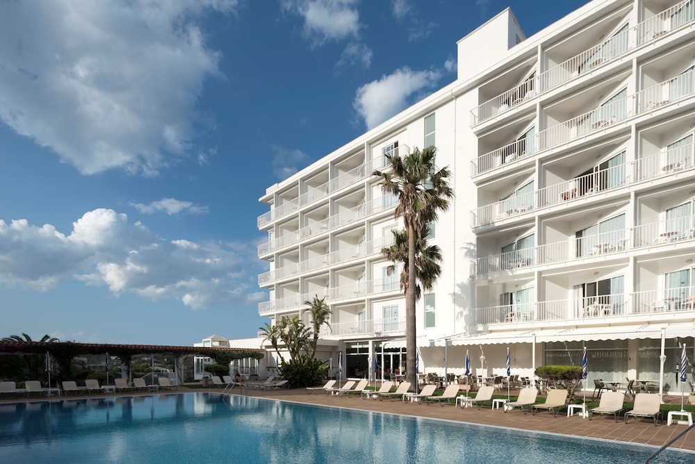 Hotel Agamenón — 4-Star Luxury Hotel in Es Castell, Spain