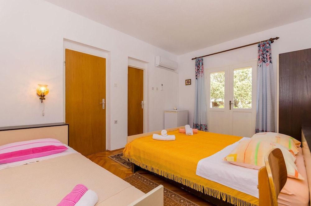 Rooms Ante in Jelsa, Croatia