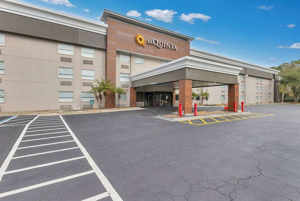 La Quinta Inn & Suites by Wyndham Jacksonville Mandarin - photo 2