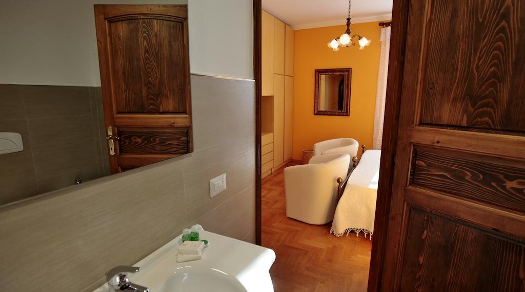 B&B Azalea — 4-Star Luxury Hotel in Cannobio, Italy