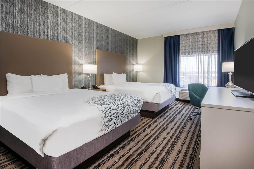 La Quinta Inn & Suites by Wyndham Buffalo Amherst - photo 18