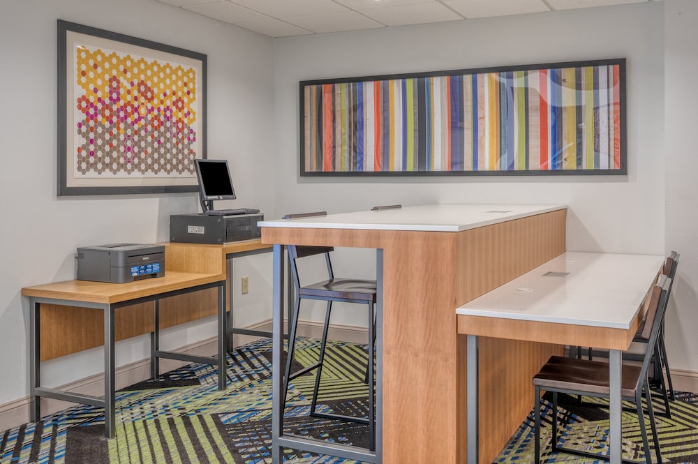 Holiday Inn Express & Suites Thornburg S. Fredericksburg by IHG - photo 31
