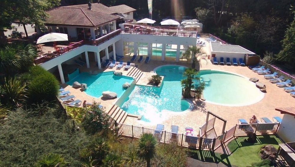 Camping Biper Gorri — 4-Star Luxury Hotel in Espelette, France