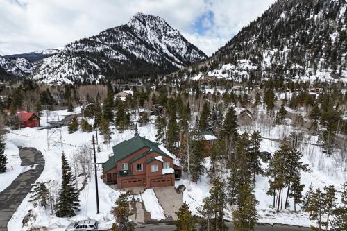 Charming Frisco Getaway. Close to Main St. Sleeps 8 in Frisco, United States