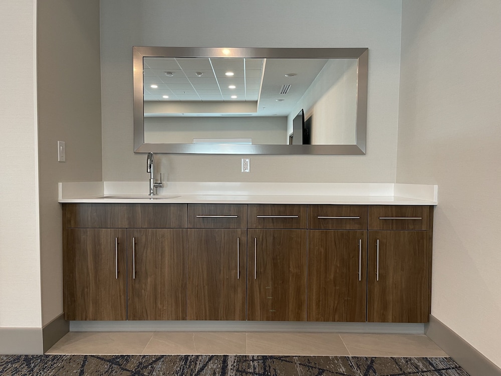 Holiday Inn Express & Suites Ft. Smith Airport by IHG - photo 40