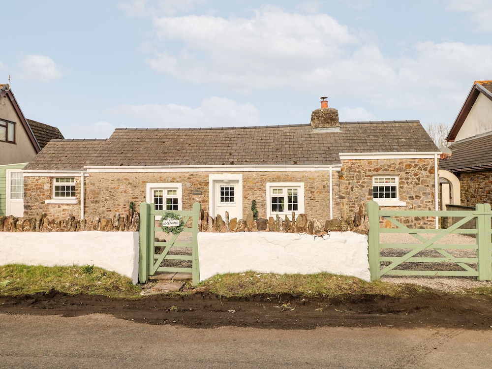 Cobwebs in Kilgetty, United Kingdom
