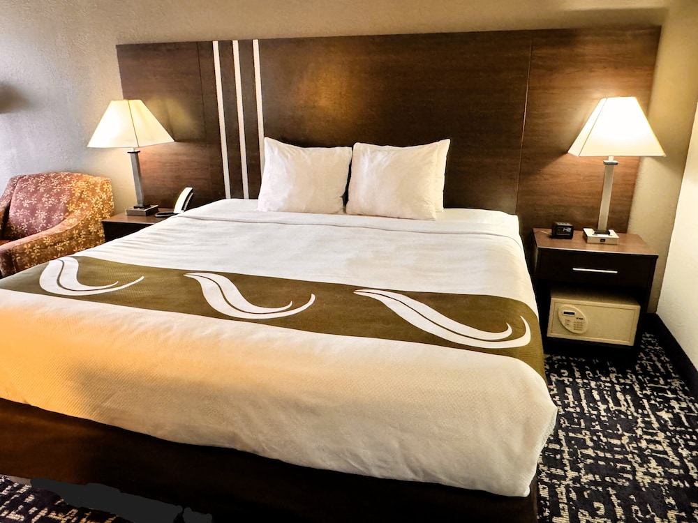 Quality Inn Cleveland North - photo 18