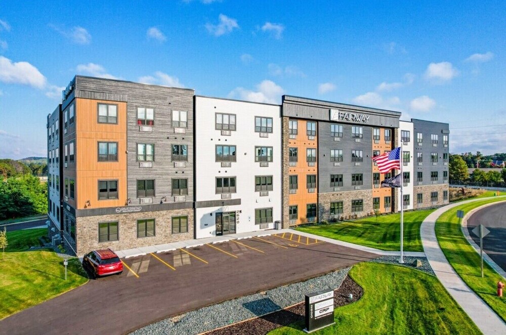 The Fairway — 4-Star Luxury Hotel in Altoona, United States