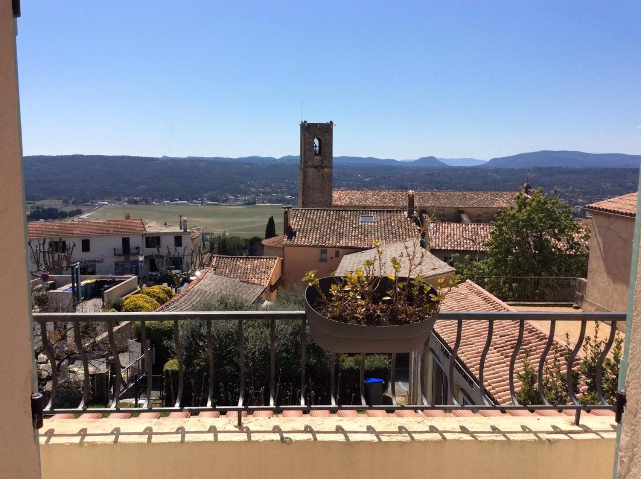 Hauts de St Pierre Belle Terrasse in Fayence, France