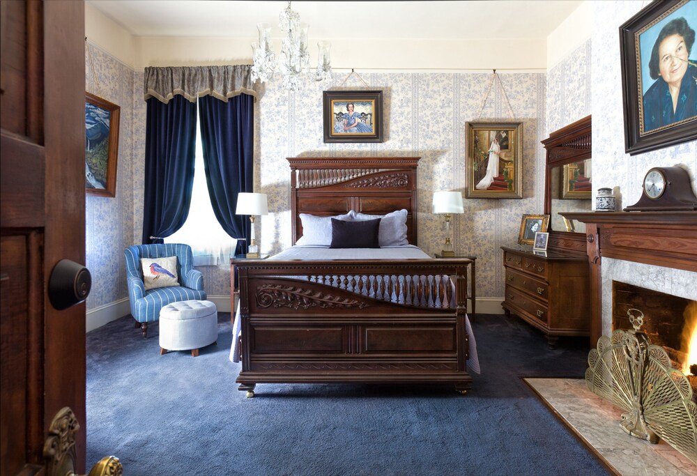 The Reynolds Mansion - photo 9