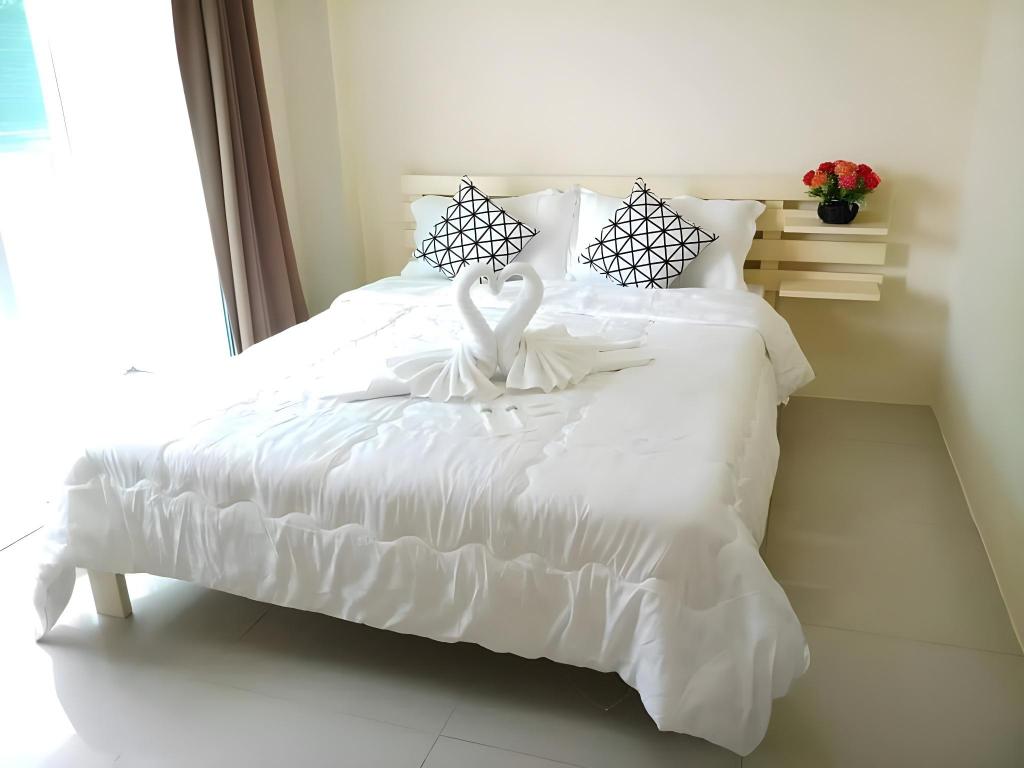 Ban Rim Lay Bangsaen Hotel. in Chon Buri, Thailand