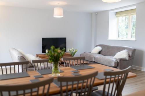 Marquesa Modern dog friendly barn on a country estate — 4-Star Luxury Hotel in Holbeck, United Kingdom