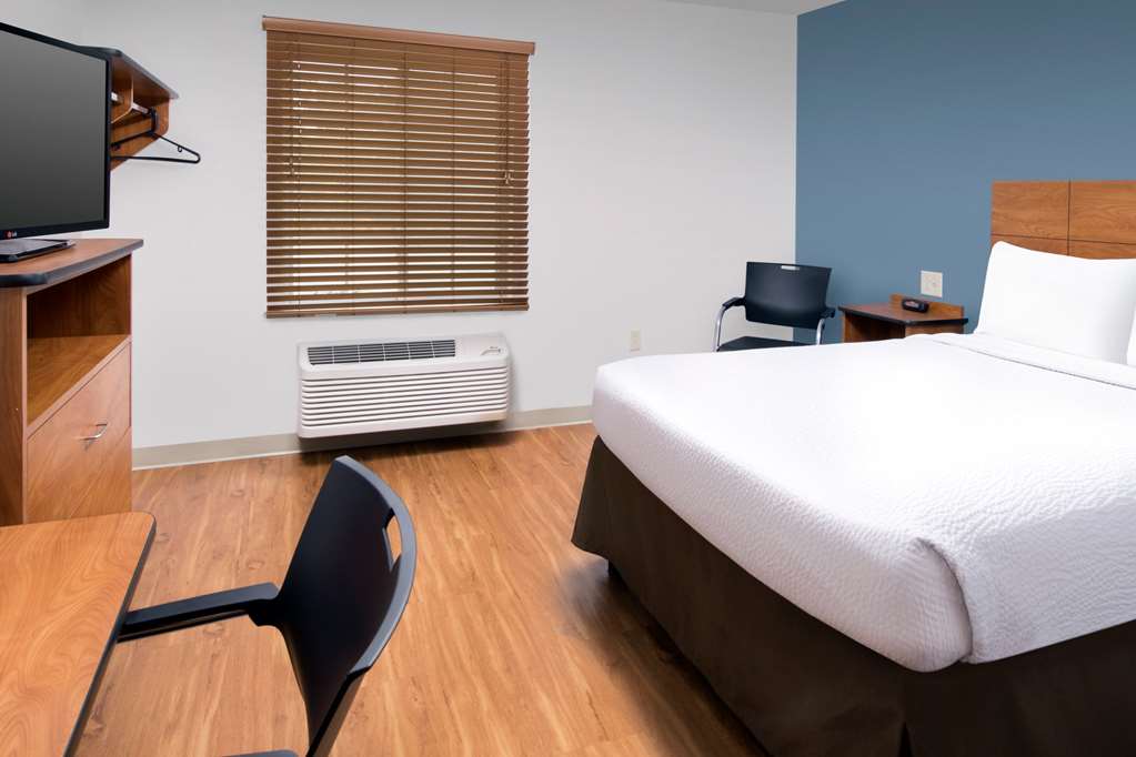 WoodSpring Suites Cleveland Airport - photo 3