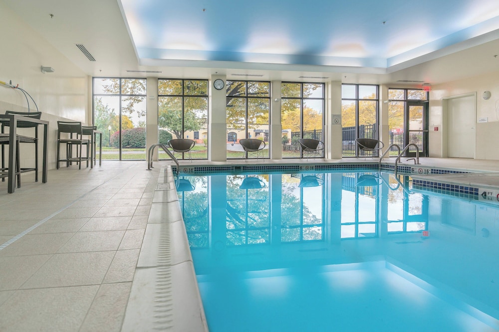 Courtyard by Marriott West Springfield - photo 10