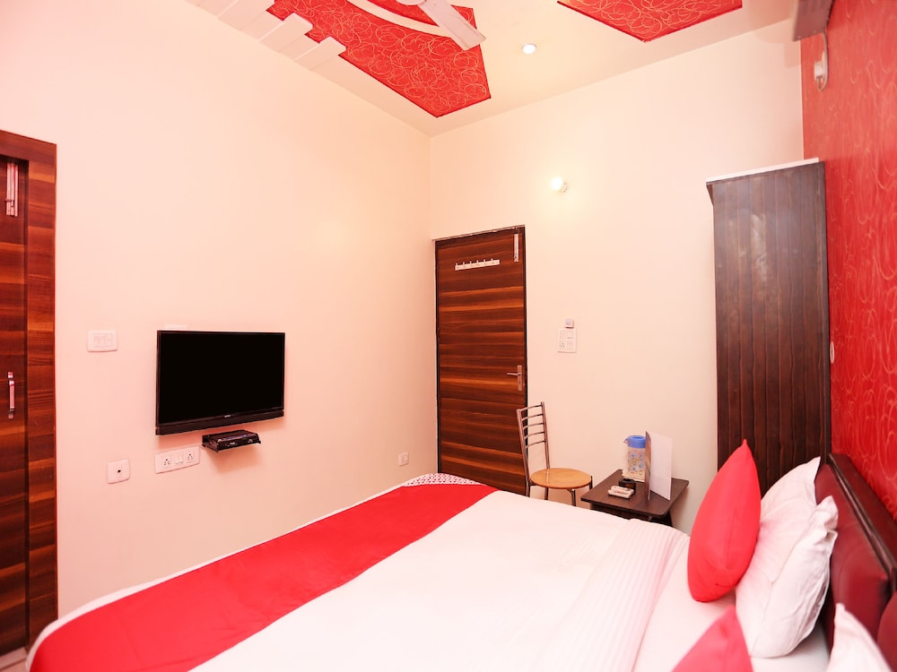 Goroomgo Pushpa Palace Mathura in Mathura, India