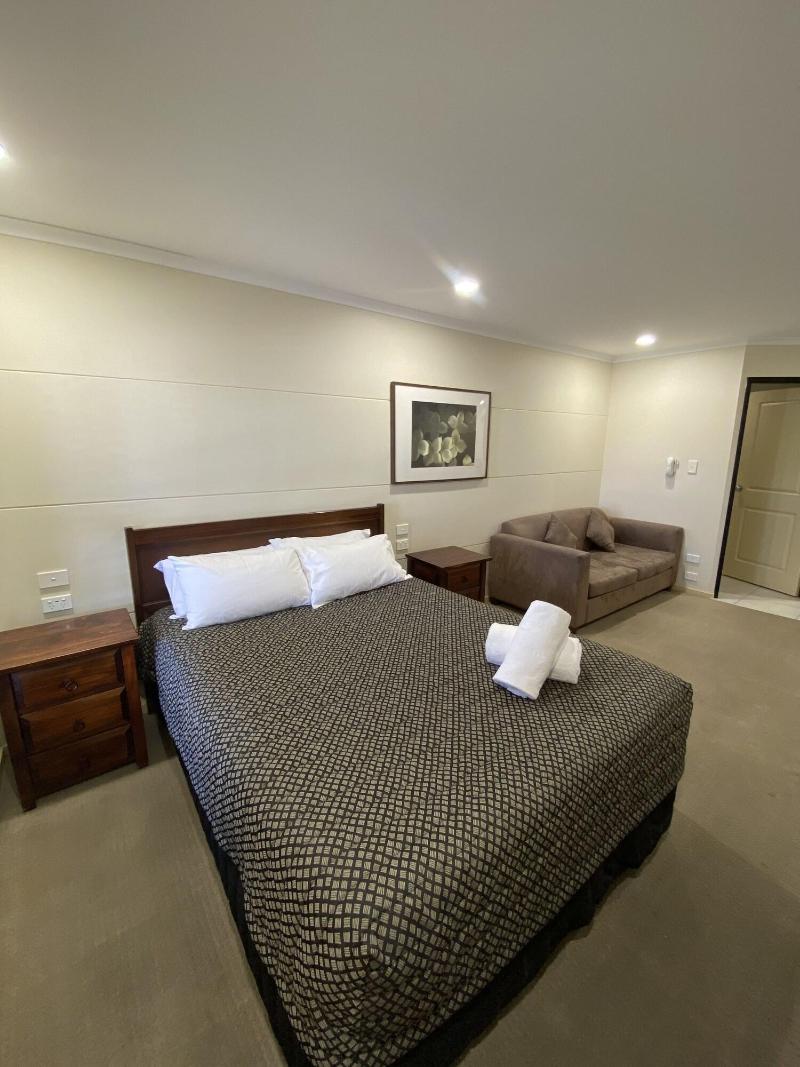 Balranald Club Motel — 4-Star Luxury Hotel in Balranald, Australia