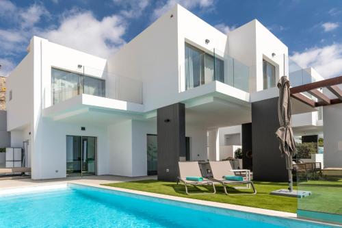 Villa Felicity — 4-Star Luxury Hotel in Adeje, Spain