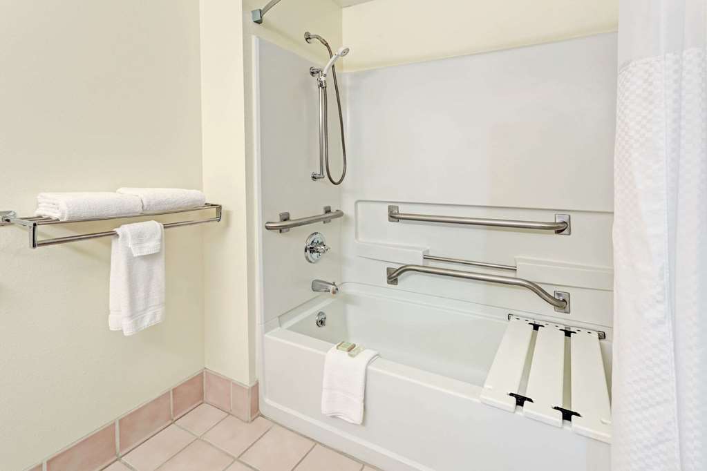 Super 8 by Wyndham Windsor - photo 9