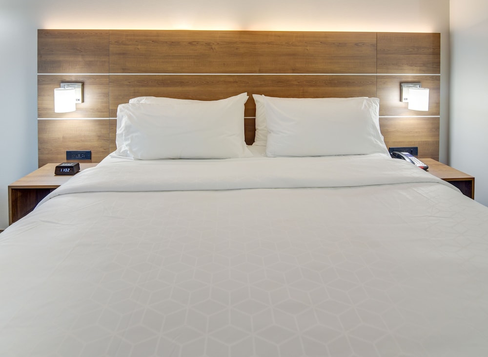 Holiday Inn Express & Suites Foley by IHG - photo 17