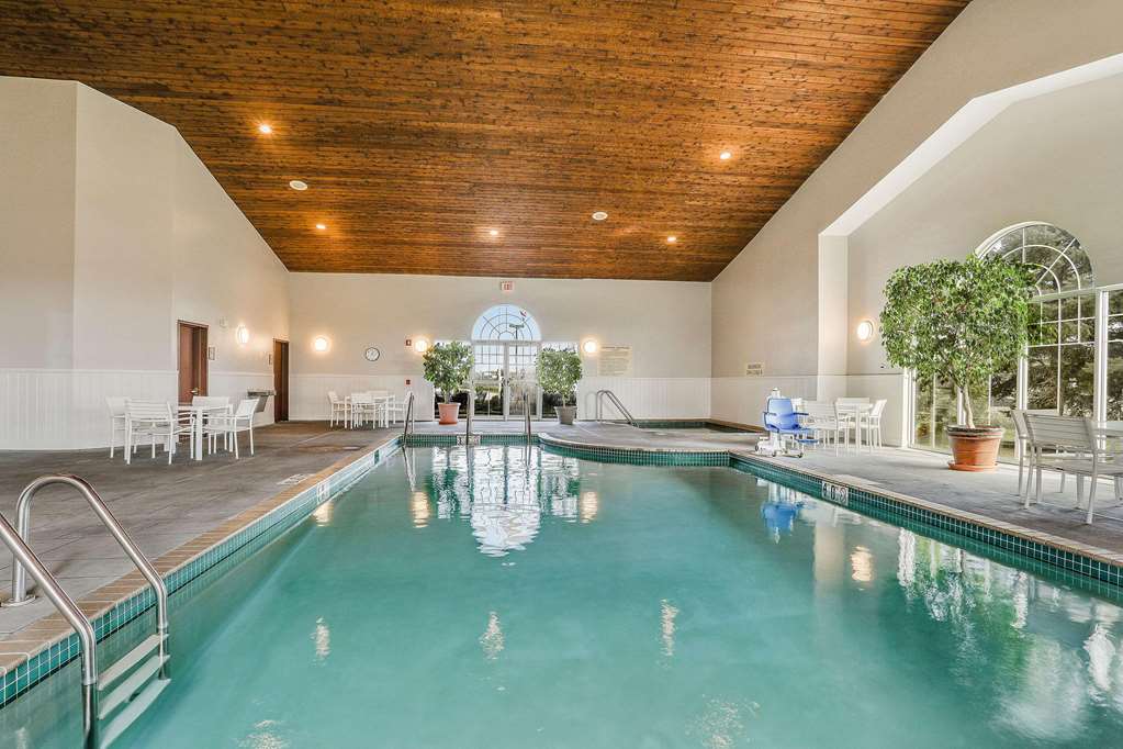 Country Inn & Suites by Radisson Green Bay WI - featured photo