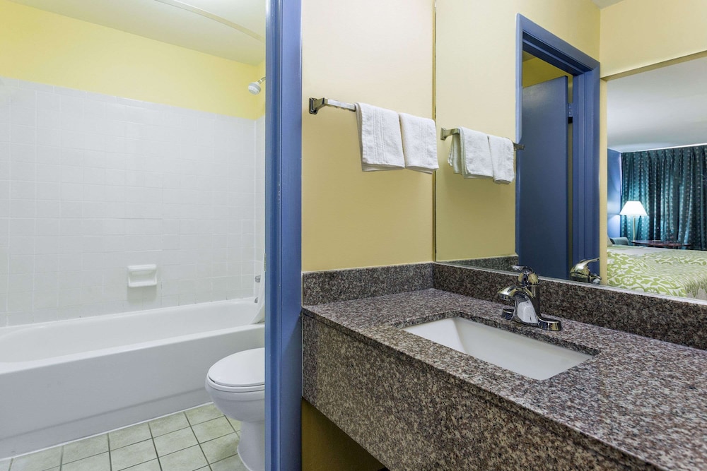 Days Inn by Wyndham Dickson - photo 11