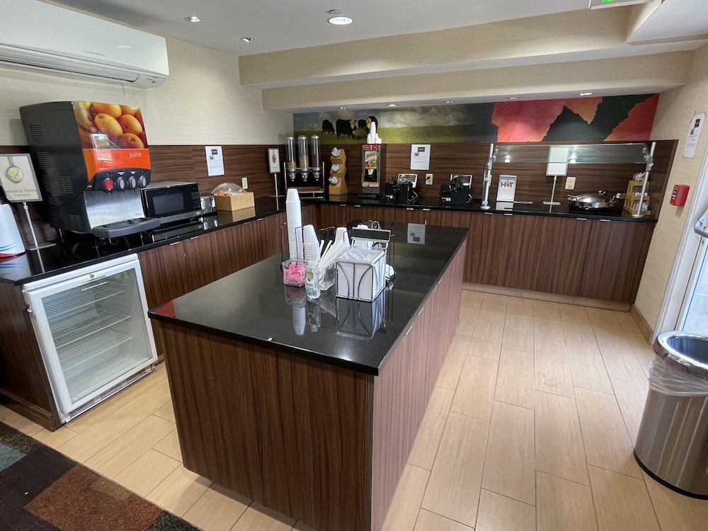 Baymont by Wyndham Dayton North - photo 26