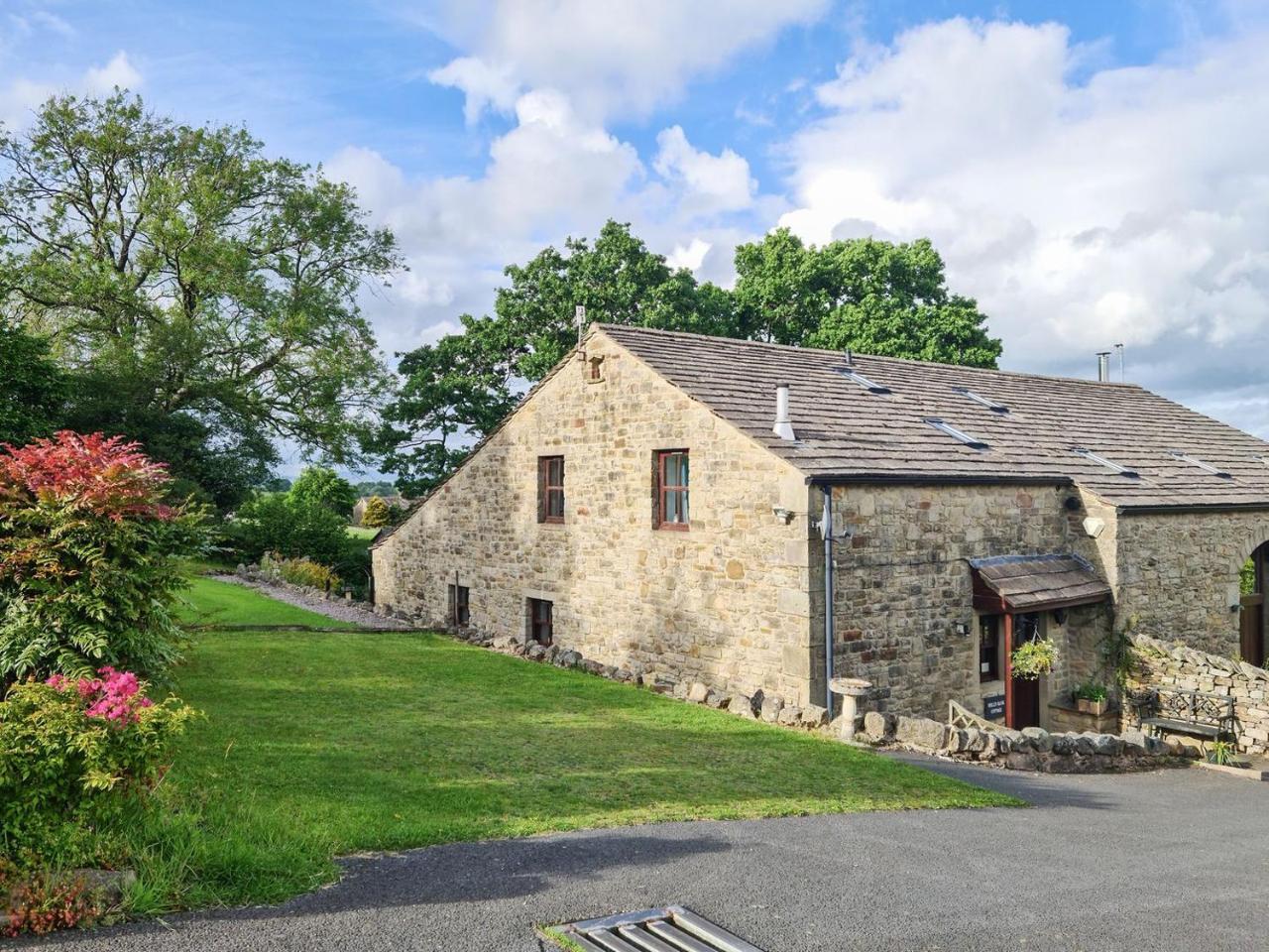 Hollin Bank Cottage — 4-Star Luxury Hotel in Barnoldswick, United Kingdom