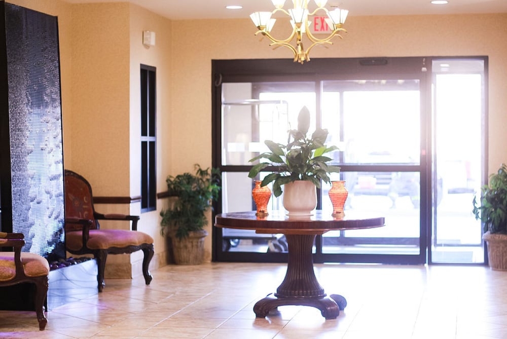 Holiday Inn Express & Suites Center an IHG Hotel - photo 3