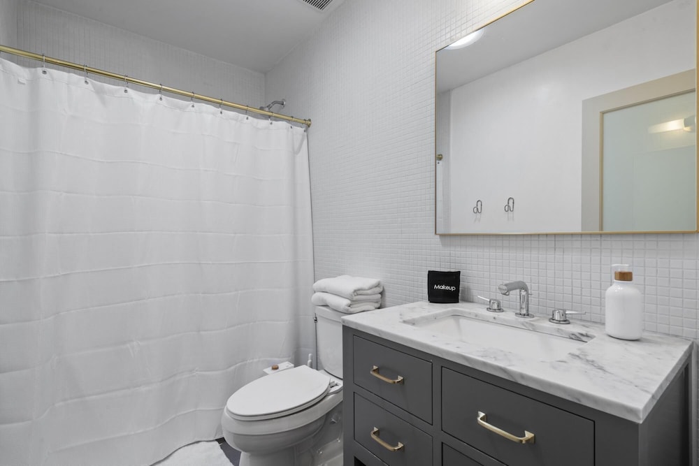Mid Century Stunner By Homeslice Stays - photo 14