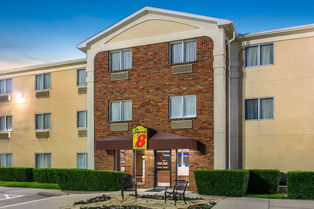 Super 8 by Wyndham Grapevine DFW Airport Northwest - photo 3