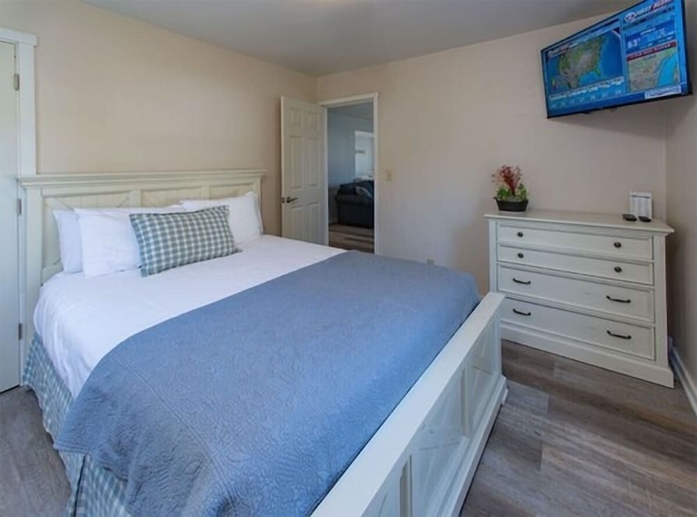 Edgewater Resort - photo 40