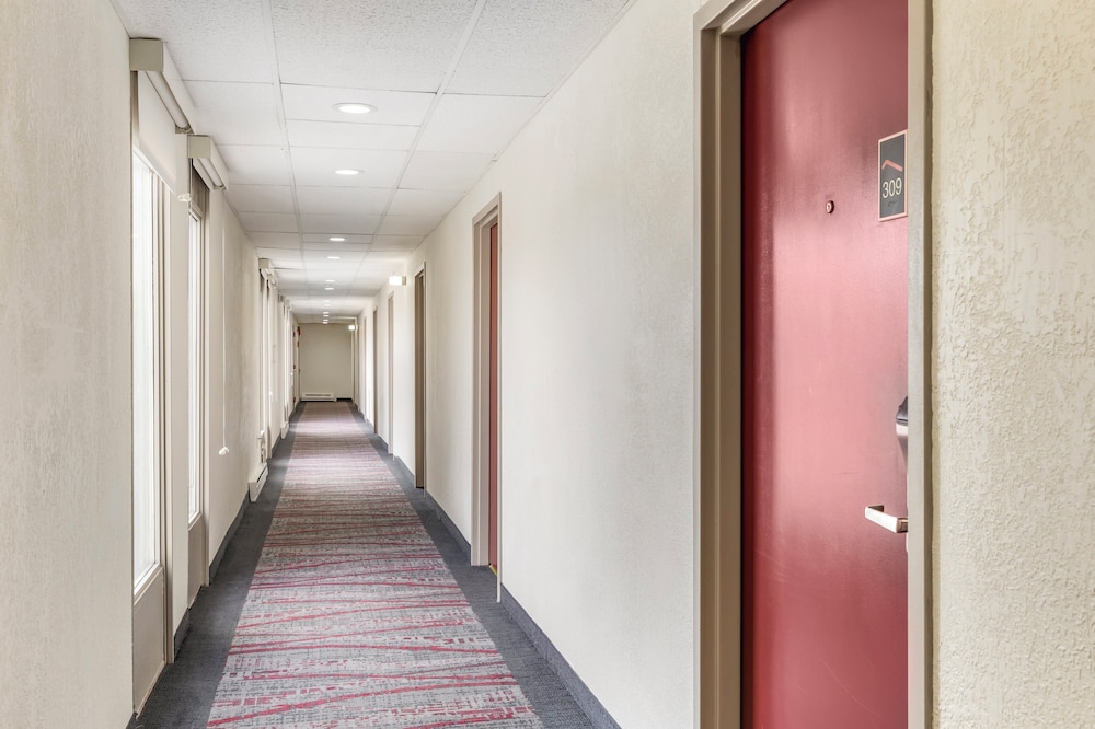 Red Roof Inn Stroudsburg - photo 31
