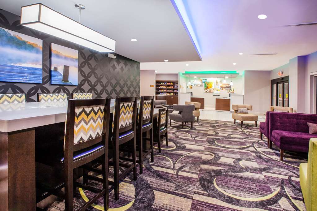 La Quinta Inn & Suites by Wyndham Elkhart - photo 6